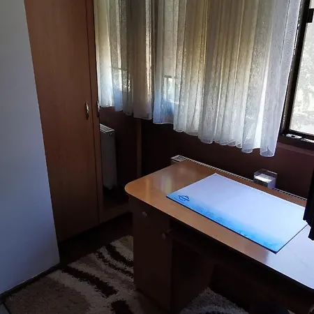 Apartament Sub Cetate Apartment